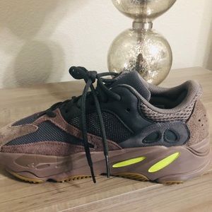 Yeezy 700 Mauve